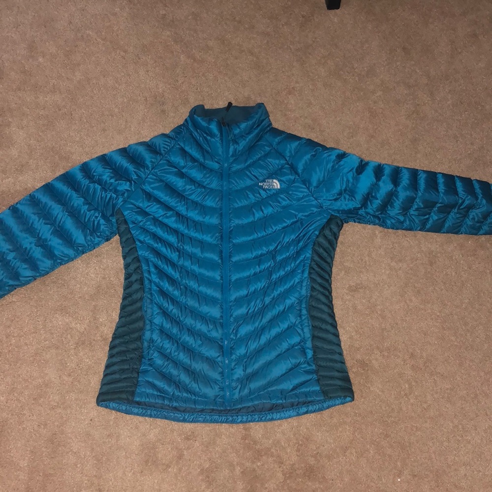 A blue light weight north face puffer coat